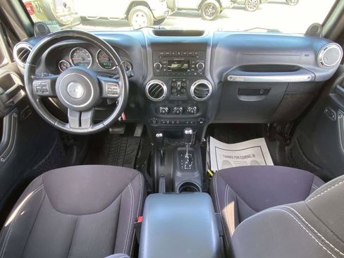 Used 2013 Jeep Wrangler Unlimited Sahara w/ Connectivity Group image 9