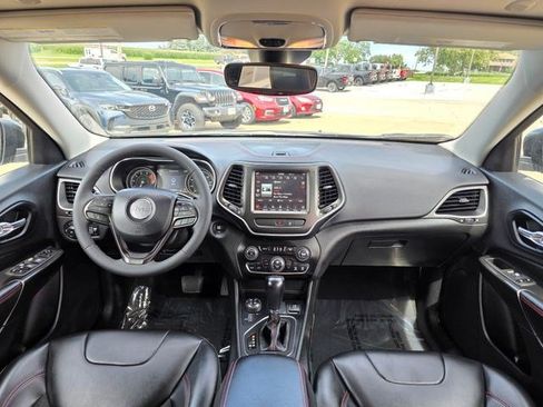 Used 2022 Jeep Cherokee Trailhawk w/ Sound & Nav Group AWD/4WD image 19