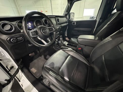 Used 2018 Jeep Wrangler Unlimited Sahara image 10