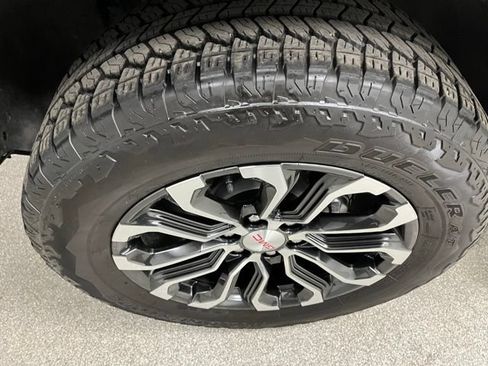 Used 2023 GMC Canyon Denali AWD/4WD image 15