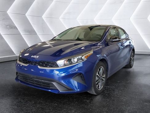Used 2023 Kia Forte LXS w/ LXS Technology Package FWD image 3