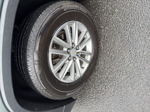 Used 2023 Chevrolet Traverse LT w/ LPO, Floor Liner Package image 23