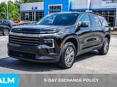 Used 2025 Chevrolet Traverse LT FWD image 4