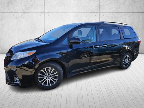 Used 2019 Toyota Sienna L image 3