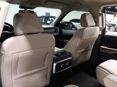 Used 2023 Ford Expedition XLT image 16