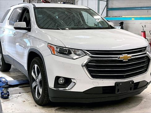 Used 2020 Chevrolet Traverse LT w/ LT Premium Package AWD/4WD image 1