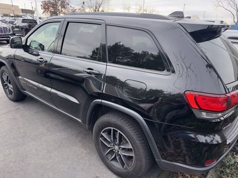 Used 2017 Jeep Grand Cherokee Trailhawk image 2