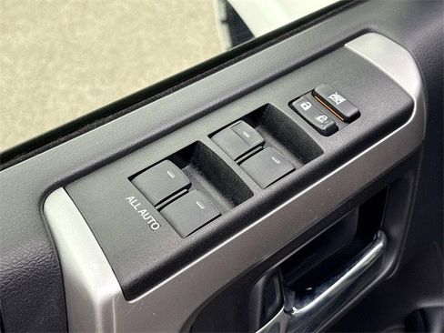 Used 2019 Toyota 4Runner SR5 w/ Four Season Floor Mat Package image 25