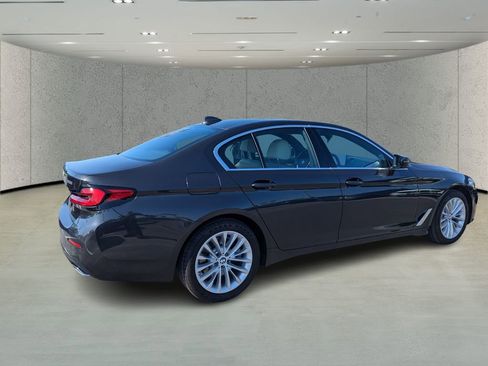 Used 2022 BMW 530i xDrive image 3