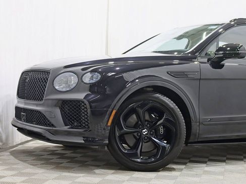 Used 2024 Bentley Bentayga Plug-In Hybrid image 3