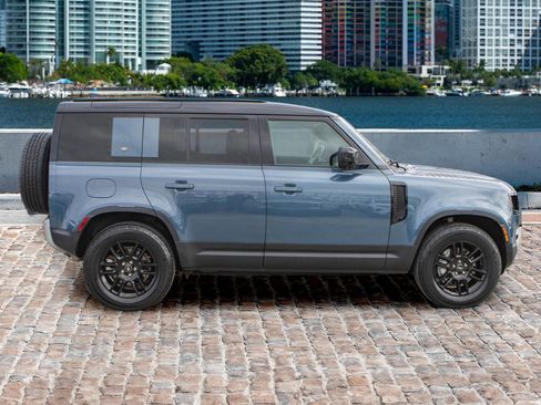 Used 2022 Land Rover Defender 110 SE image 4