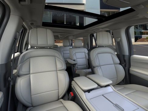 New 2026 Lincoln Navigator L Reserve AWD/4WD image 10