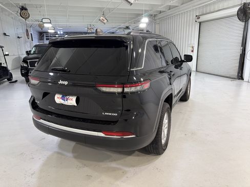 Used 2024 Jeep Grand Cherokee Laredo AWD/4WD image 5