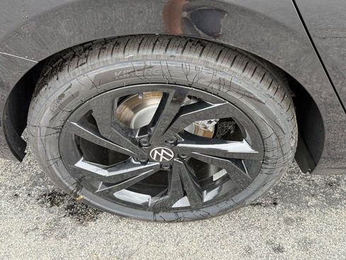 New 2025 Volkswagen Jetta SE image 4