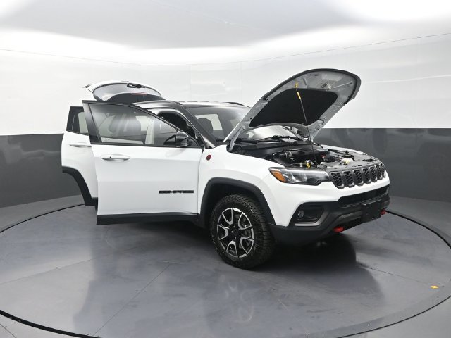 Used 2026 Jeep Compass Trailhawk AWD/4WD image 29