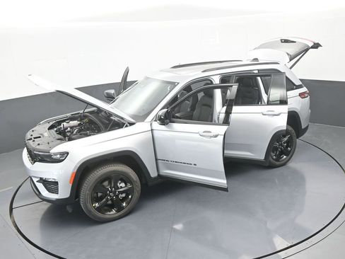 New 2025 Jeep Grand Cherokee Limited w/ Black Appearance Package RWD image 59