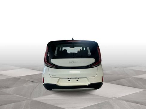 Used 2025 Kia Soul LX w/ LX Technology Package FWD image 7