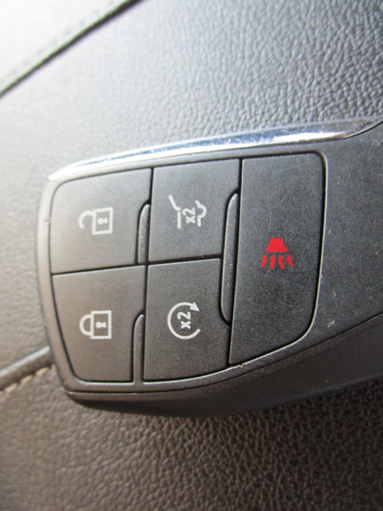 Used 2025 Chevrolet Traverse LT FWD image 39