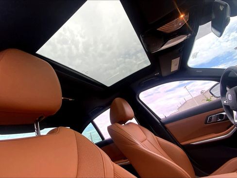 Used 2023 BMW 330i Sedan w/ Premium Package image 13