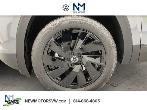 New 2026 Volkswagen Atlas Cross Sport SE image 12