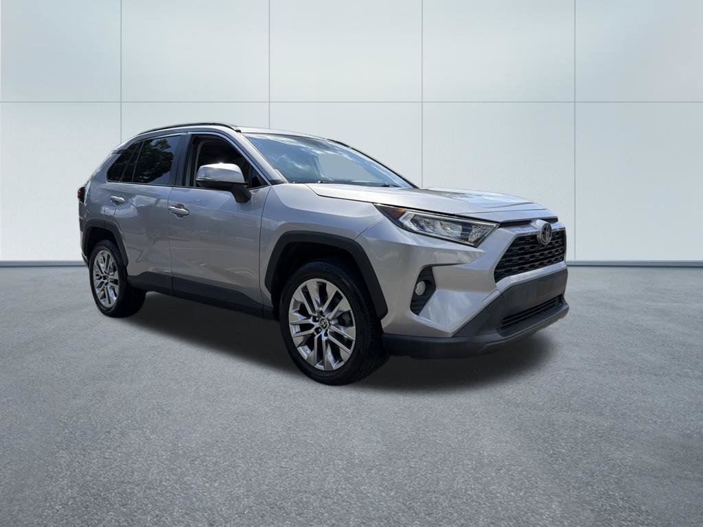 Used 2020 Toyota RAV4 XLE Premium FWD image 4