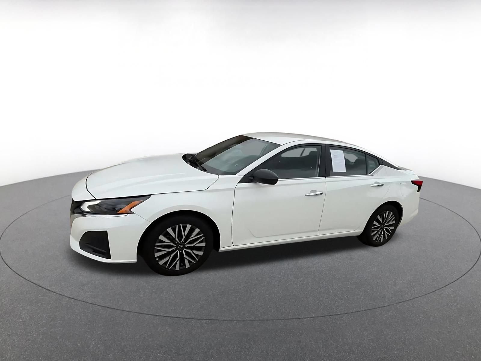 Used 2025 Nissan Altima 2.5 SV FWD image 7