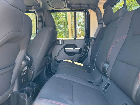 Used 2023 Jeep Gladiator Rubicon w/ Cold Weather Group AWD/4WD image 15