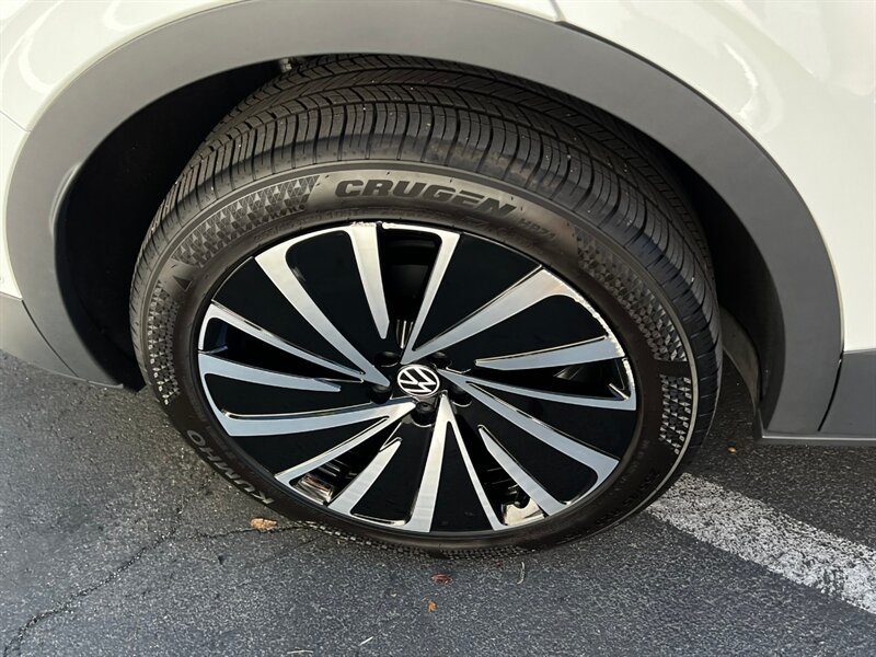 Used 2024 Volkswagen ID.4 Pro AWD/4WD image 12