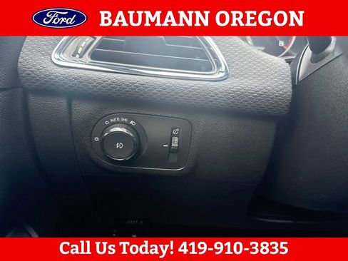 Used 2019 Chevrolet Cruze LT w/ Convenience Package FWD image 23