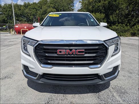 Used 2024 GMC Terrain SLE FWD image 9