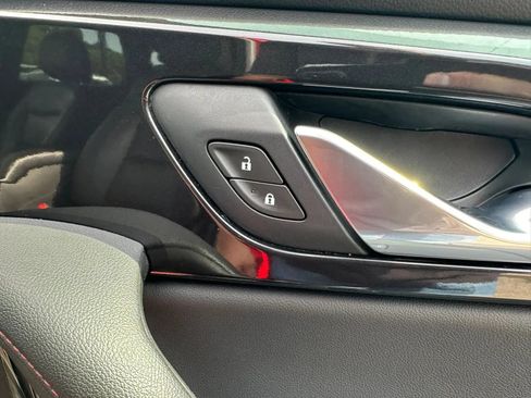 Used 2019 Chevrolet Blazer RS w/ LPO, Floor Liner Package FWD image 27