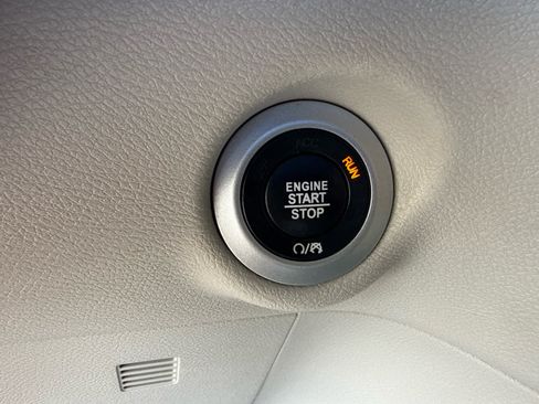 Used 2021 Chrysler Voyager Lxi FWD image 18