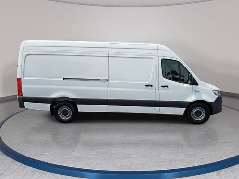 Used 2024 Mercedes-Benz eSprinter 170 Cargo image 5