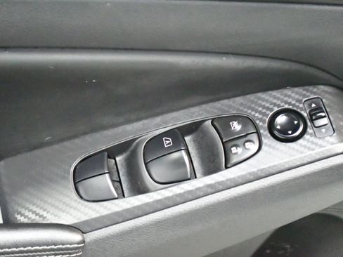 Used 2025 Nissan Altima 2.5 SV FWD image 15