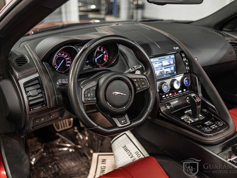 Used 2016 Jaguar F-TYPE R image 17