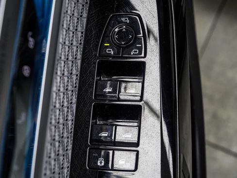 Used 2023 BMW 760i xDrive w/ Executive Package AWD/4WD image 41