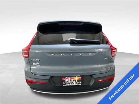 Used 2022 Volvo XC40 T5 Momentum image 6