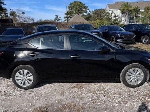 Used 2025 Nissan Sentra S image 9