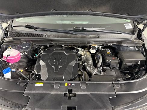 Used 2025 Kia Carnival FWD image 46