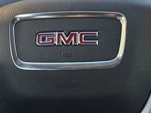 Used 2024 GMC Terrain SLT w/ Infotainment Package II FWD image 13