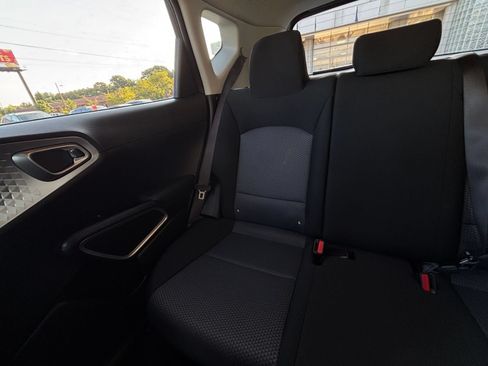 Used 2025 Kia Soul LX w/ LX Technology Package FWD image 32