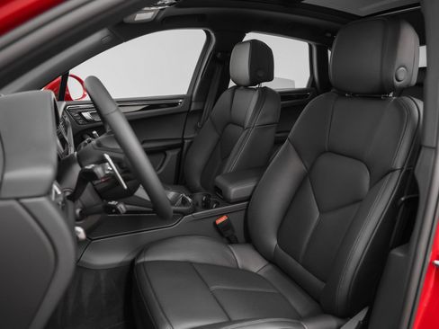 Certified 2025 Porsche Macan image 5