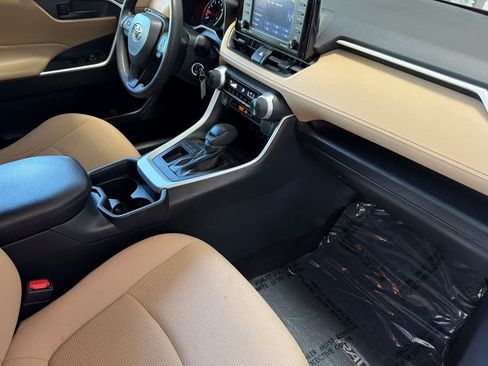 Used 2020 Toyota RAV4 LE w/ Carpet Mat Package FWD image 16