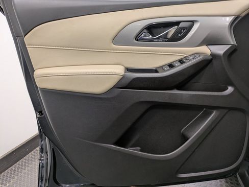 Used 2022 Chevrolet Traverse LS image 8