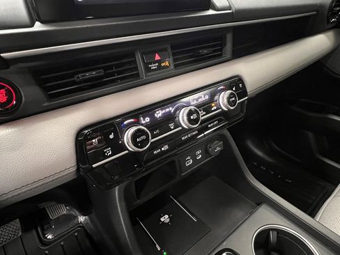 Used 2025 Honda Pilot Elite image 16