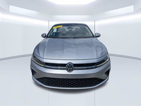 Used 2025 Volkswagen Jetta SE FWD image 10