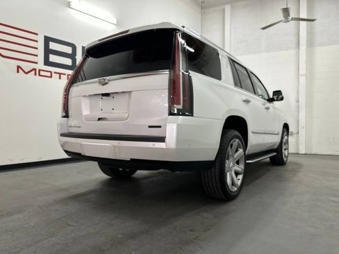 Used 2019 Cadillac Escalade Luxury AWD/4WD image 9