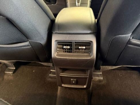 Used 2017 Ford Edge SE image 24