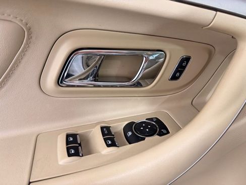Used 2013 Ford Taurus SEL image 15