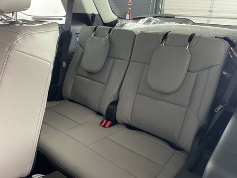 New 2026 Ford Explorer Active w/ Active Comfort Package image 28